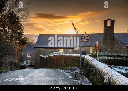Chipping, Preston, Lancashire, Regno Unito. 6 gennaio 2021. Un freddo inizio di giornata all'alba di Chipping, vicino a Preston, Lancashire. Credit: John Eveson/Alamy Live News Foto Stock