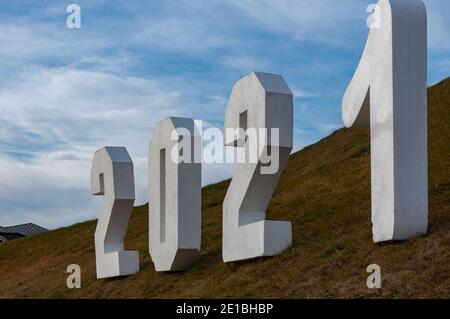 Le figure 2021 sono bianche, tridimensionali, realizzate in schiuma poliuretanica Foto Stock