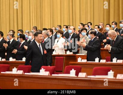 (210106) -- PECHINO, 6 gennaio 2021 (Xinhua) -- Xi Jinping arriva per l'incontro di apertura della terza sessione del 13° Congresso Nazionale del Popolo (NPC) presso la Grande Sala del Popolo di Pechino, capitale della Cina, 22 maggio 2020. La terza sessione del 13° NPC ha tenuto la sua riunione di apertura a Pechino il 22 maggio 2020. (Xinhua/li Xueren) Foto Stock