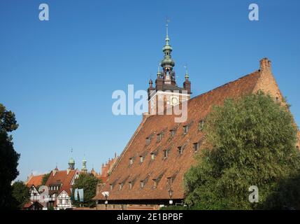 Grande mulino e la chiesa di Santa Caterina a Danzica. Polonia Foto Stock