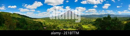 Paesaggio Foto panoramica dal Vulcano Arenal accanto alla foresta pluviale, Costa Rica Foto Stock