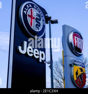 Epsom Surrey, Londra UK Gennaio 06 2021, Motor Industry Car Manufacurers Logo di marchi senza persone Foto Stock