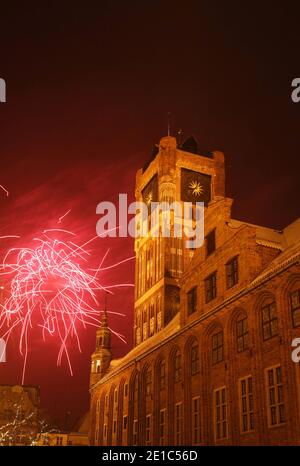 Fuochi d'artificio nella Piazza del mercato Vecchio a Torun. Polonia Foto Stock