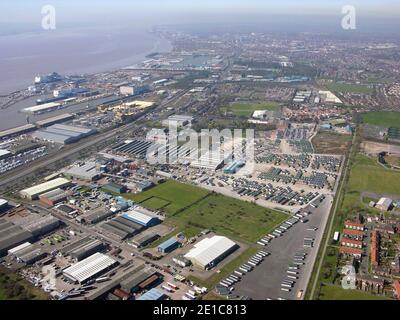 Vista aerea dell'industria (compresi Willerby Caravans) su Hedon Road, Marfleet guardando a ovest verso il centro di Hull e l'estuario Humber Foto Stock