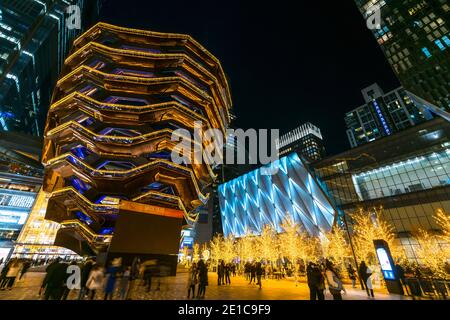 La nave decorata da luci di Natale a Hudson Yards durante Vacanze invernali Foto Stock