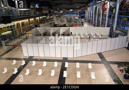 Laage, Germania. 06 gennaio 2021. Il centro di vaccinazione del distretto di Rostock nel terminal dell'aeroporto di Rostock-Laage. Il 12.01.2021, i centri di vaccinazione dello Stato inizieranno il loro lavoro. Credit: Bernd Wüstneck/dpa-Zentralbild/ZB/dpa/Alamy Live News Foto Stock