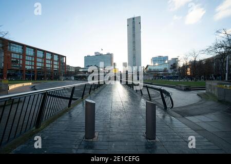 Manchester, Regno Unito. 6 gennaio 2021. Scene nel centro di Manchester quando il paese entra in un terzo blocco nazionale di fronte al Coronavirus. Foto Stock