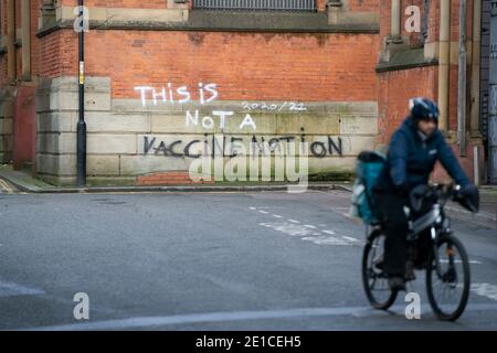 Manchester, Regno Unito. 6 gennaio 2021. Scene nel centro di Manchester quando il paese entra in un terzo blocco nazionale di fronte al Coronavirus. Foto Stock
