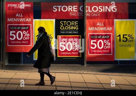 Manchester, Regno Unito. 6 gennaio 2021. Scene nel centro di Manchester quando il paese entra in un terzo blocco nazionale di fronte al Coronavirus. Foto Stock