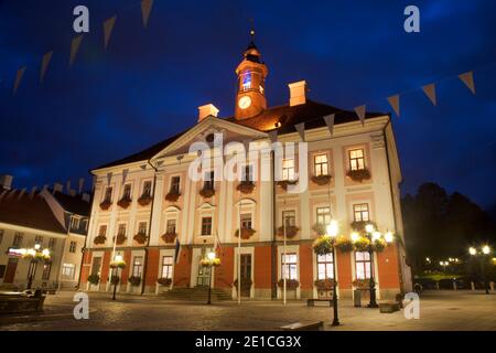 Municipio a Piazza del Municipio in Tartu. Estonia Foto Stock