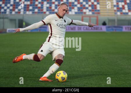 Crotone, Italia. 6 gennaio 2021. Rick Kardorp (COME Roma) durante la Serie UNA partita di calcio tra Crotone - Roma, Stadio Ezio Schida il 06 gennaio 2021 a Crotone Italy/LM Credit: Emmanuele Mastrodonato/LPS/ZUMA Wire/Alamy Live News Foto Stock