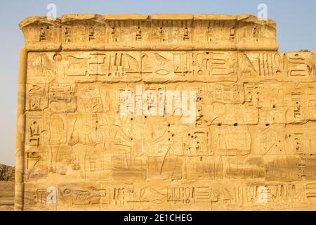 Egitto, Luxor, Cisgiordania, il tempio di Ramesse 111 a Medinet Habu Foto Stock