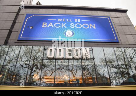 Dettaglio di un cinema Odeon West End chiuso a Leicester Square durante il terzo blocco del coronavirus a Londra. Foto Stock