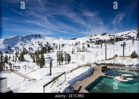 High Camp in inverno, Squaw Valley, California, USA Foto Stock