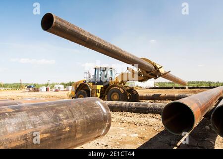 Costruzioni di Pipeline lavorare a nord di Fort McMurray nel cuore del canadese tar sands. Il tar sands è il più grande del mondo industriale e di progetto Foto Stock