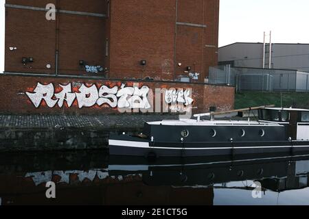 Casa barca / chiatta ormeggiata a Forth e Clyde Canal vicino Glasgow Centro Città / Firhill. Glasgow Foto Stock