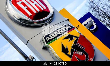 Londra UK, gennaio 06 2021, Fiat e Abarth Italian Motor Trade Manufacturers Corporate Logo Foto Stock