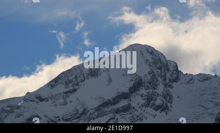 Nuvole luminose sul Monte Sanetschhorn, Svizzera. Foto Stock