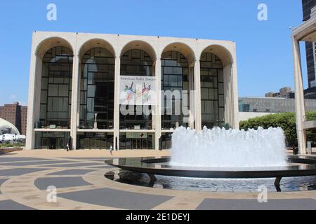 Metropolitan Opera House e Revson Fountain, Lincoln Center, New York Foto Stock