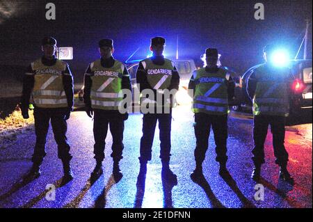 Reconstitution des degradations commises contre une ligne TGV de l'Est dans l'affaire dite de Tarnac, a Dhuisy, Seine-et-Marne, France dans la nuit du 13 au 14 janvier 2011. Dans la nuit du 7 au 8 novembre 2008, Julien Coupat conduit les policiers, qui le filaient en Seine-et-Marne, a proxite de la ligne du TGV Est, ou a lieu l’un des quatre sabotages de la nuit. Il est en compagnie d’Yildune Levy et il cherche a dejouer la policiere di sorveglianza. La filature inizia a 18 h 25 au niveau de l’autostrada A4. Le Couple emprunte les departementales D81 et D845, autour de Dhuisy. Leur Mercedes e. Foto Stock