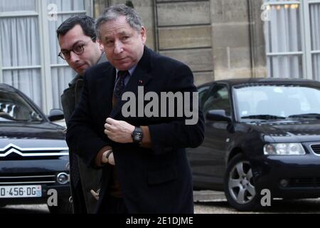 Capo della 'Federation internationale de l car' (FIA) Jean Todt arriva a partecipare al capodanno del presidente francese Nicolas Sarkozy, dove gli attori dello sport si preparano al Palazzo Elysee di Parigi, in Francia, il 17 gennaio 2011. Foto di Stephane Lemouton/ABACAPRESS.COM Foto Stock