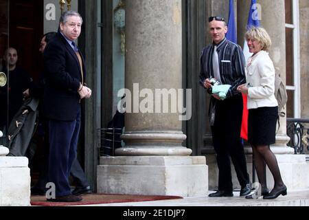 Capo della 'Federation internationale de l car' (FIA) Jean Todt arriva a partecipare al capodanno del presidente francese Nicolas Sarkozy, dove gli attori dello sport si preparano al Palazzo Elysee di Parigi, in Francia, il 17 gennaio 2011. Foto di Stephane Lemouton/ABACAPRESS.COM Foto Stock