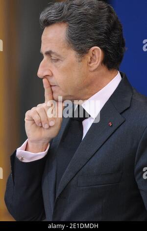 Il presidente francese Nicolas Sarkozy consegna i suoi auguri per il nuovo anno ai lavoratori della cultura francese al Grand Palais di Parigi, in Francia, il 19 gennaio 2011, dopo che Nicolas Sarkozy e sua moglie Carla Bruni-Sarkozy hanno visitato il sito di ristrutturazione delle gallerie nella sala espositiva del Grand Palais. Foto di Nicolas Gouhier/ABACAPRESS.COM Foto Stock