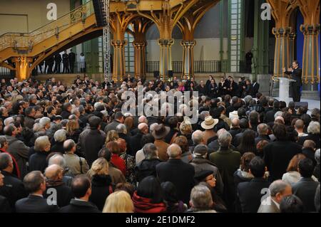 Il presidente francese Nicolas Sarkozy consegna i suoi auguri per il nuovo anno ai lavoratori della cultura francese al Grand Palais di Parigi, in Francia, il 19 gennaio 2011, dopo che Nicolas Sarkozy e sua moglie Carla Bruni-Sarkozy hanno visitato il sito di ristrutturazione delle gallerie nella sala espositiva del Grand Palais. Foto di Nicolas Gouhier/ABACAPRESS.COM Foto Stock