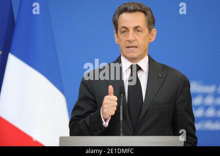 Il presidente francese Nicolas Sarkozy consegna i suoi auguri per il nuovo anno ai lavoratori della cultura francese al Grand Palais di Parigi, in Francia, il 19 gennaio 2011, dopo che Nicolas Sarkozy e sua moglie Carla Bruni-Sarkozy hanno visitato il sito di ristrutturazione delle gallerie nella sala espositiva del Grand Palais. Foto di Nicolas Gouhier/ABACAPRESS.COM Foto Stock