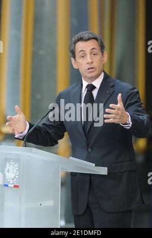 Il presidente francese Nicolas Sarkozy consegna i suoi auguri per il nuovo anno ai lavoratori della cultura francese al Grand Palais di Parigi, in Francia, il 19 gennaio 2011, dopo che Nicolas Sarkozy e sua moglie Carla Bruni-Sarkozy hanno visitato il sito di ristrutturazione delle gallerie nella sala espositiva del Grand Palais. Foto di Nicolas Gouhier/ABACAPRESS.COM Foto Stock