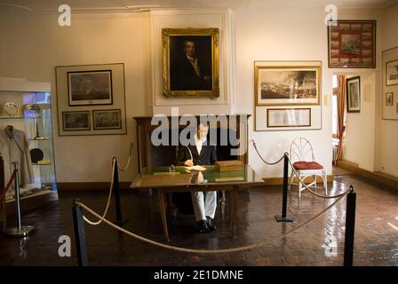 La stanza e la scrivania utilizzati dal Duca di Wellington come suo quartier generale per la battaglia di Waterloo, Belgio. Foto Stock