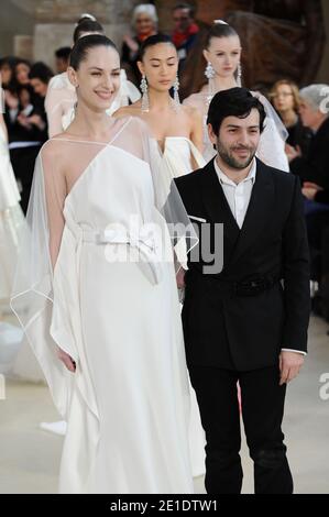 Lo stilista francese Alexis Mabille durante la sua esposizione della collezione Haute-Couture Primavera Estate 2011, tenutasi al Musee Bourdelle di Parigi, Francia, il 24 gennaio 2011. Foto di nicolas Briquet/ABACAPRESS.COM Foto Stock