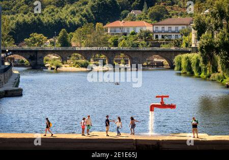 Termas de São Pedro do sul, Portogallo - 5 agosto 2020: Paesaggio del fiume Vouga alle Termas de São Pedro do sul, in Portogallo. Foto Stock