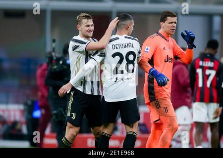 MILANO, ITALIA - 6 GENNAIO: Matthijs de ligt di Juventus, Merih Demiral di Juventus, portiere Wojciech Szczesny di Juventus durante la serie A match tra AC Milan e Juventus FC allo stadio San Siro il 6 gennaio 2021 a Milano, Italia (Foto di Ciro Santangelo/Agenzia BSR/Alamy Live News)*** Local Caption *** Matthijs de ligt, Merih Demiral, Wojciech Szczesny Credit: Agenzia BSR/Alamy Live News Foto Stock