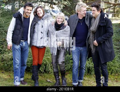 Xavier Deluc, Jean-Pascal Lacoste, Felicite Du Jeu, Virginie Caliari e Kamel Belghazi posano durante il 13° Festival del Cinema televisivo di Luchon, in Francia, il 10 febbraio 2011. Foto di Patrick Bernard/ABACAPRESS.COM Foto Stock