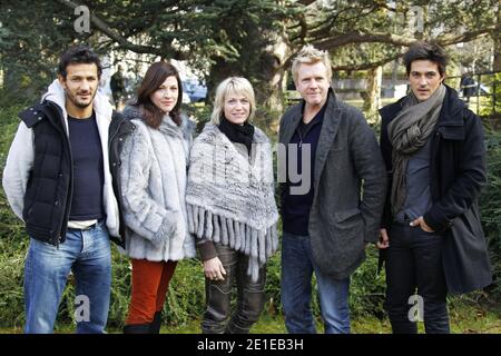 Xavier Deluc, Jean-Pascal Lacoste, Felicite Du Jeu, Virginie Caliari e Kamel Belghazi posano durante il 13° Festival del Cinema televisivo di Luchon, in Francia, il 10 febbraio 2011. Foto di Patrick Bernard/ABACAPRESS.COM Foto Stock