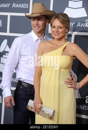 Jewel (a destra) e Ty Murray in arrivo al 53° Grammy Awards annuale tenutosi presso lo Staples Center di Los Angeles, California, il 13 febbraio 2011. Foto di Lionel Hahn/ABACAUSA.COM Foto Stock