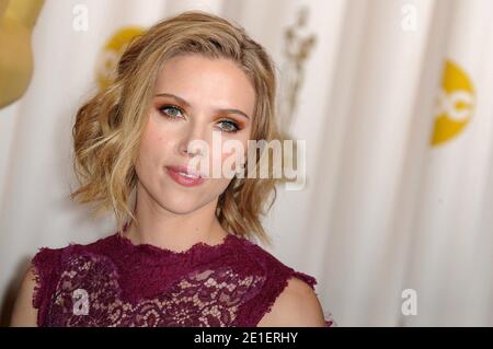 Scarlett Johansson si pone nella sala stampa all'83esimo Premio annuale dell'Accademia, tenutosi presso il Kodak Theatre di Los Angeles, CA, USA il 27 febbraio 2011. Foto di Lionel Hahn/ABACAUSA.COM Foto Stock