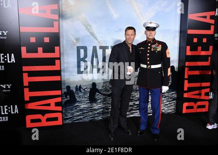 Aaron Eckhart arriva alla prima di 'Battle : Los Angeles' a Los Angeles, California, l'8 marzo 2011. Foto di Lionel Hahn/ABACAPRESS.COM Foto Stock