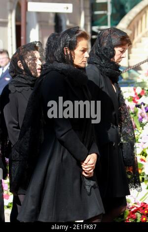 La principessa Caroline, la principessa Stephanie e Elisabetta Anne de Massy arrivano per la cerimonia funeraria della principessa Antoinette di Monaco, nella cattedrale di Notre-Dame-Immaculee a Monaco, Principato di Monaco, il 24 marzo 2011. Foto di Franz Chavaroche/piscina/ABACAPRESS.COM Foto Stock