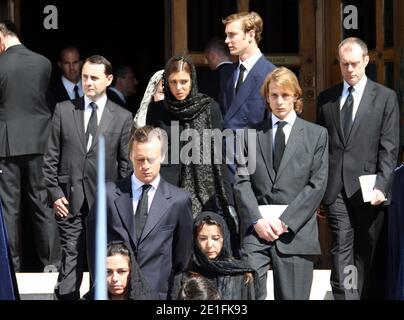 Charlotte, Pierre e Andrea Casiraghi e la principessa Alexandra di Hannover dopo la cerimonia funeraria della principessa Antoinette di Monaco, nella cattedrale di Notre-Dame-Immaculee a Monaco, Principato di Monaco, il 24 marzo 2011. Foto di Marco Piovanotto/ABACAPRESS.COM Foto Stock