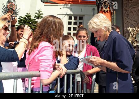 Helen Mirren in mano e cerimonia di impronta al Grauman's Chinese Theatre di Hollywood, Los Angeles, CA, USA il 28 marzo 2011. Foto di Baxter/ABACAPRESS.COM Foto Stock