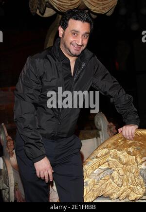 ESCLUSIVA - Cyril Hanouna si pone al 'Museo des Arts Forains' di Parigi, Francia, il 29 marzo 2011. Foto di Marco Vitchi/ABACAPRESS.COM Foto Stock