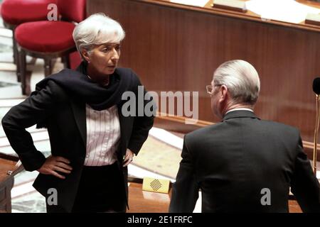 Il ministro francese dell'Economia Christine Lagarde e il ministro francese dello sviluppo internazionale Henri de Raincourt sono raffigurati durante la sessione settimanale delle interrogazioni rivolte al governo all'Assemblea nazionale francese a Parigi, in Francia, il 29 marzo 2011. Foto di Stephane Lemouton/ABACAPRESS.COM Foto Stock