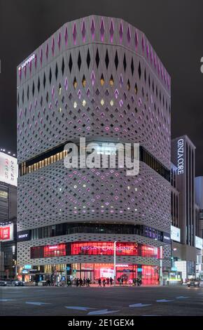 Il Nissan Crossing Building a Ginza, Tokyo, Giappone. Costruzione completata nel 2016. Foto Stock