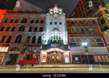 Boston, Massachusetts - 27 novembre 2020: Davanti al Teatro dell'Opera di Citizens Bank nel quartiere dei teatri di Washington Street. Foto Stock