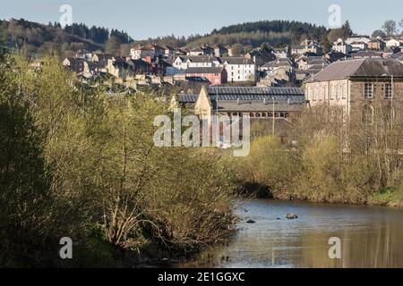 Vista a distanza della Distilleria Borders, Hawick, Scozia, Regno Unito. Vincitore del premio Architects Journal Retrofit Award 2018 e del Civic Trust Award 2019 Foto Stock