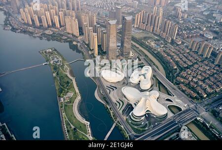 Veduta aerea del Centro Internazionale di Cultura e Arte di Changsha Meixihu, accanto al Lago Meixi, Changsha, provincia di Hunan, Cina. Foto Stock