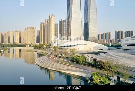 Il Meixihu International Culture & Arts Center, situato accanto al lago Meixi a Changsha, la capitale della provincia di Hunan in Cina. Costruzione da Foto Stock