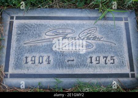 Los Angeles, California, USA 29 dicembre 2020 una visione generale dell'atmosfera del regista George Steven's grave al Forest Lawn Hollywood Hills Memorial Park il 29 dicembre 2020 a Los Angeles, California, USA. Foto di Barry King/Alamy Stock foto Foto Stock